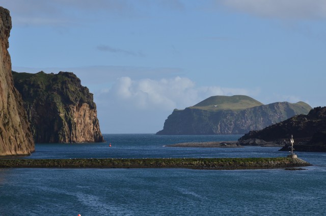 Blick aus dem Hafen von Heimaey