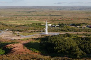 Strokkur (vom Berg aus gesehen)